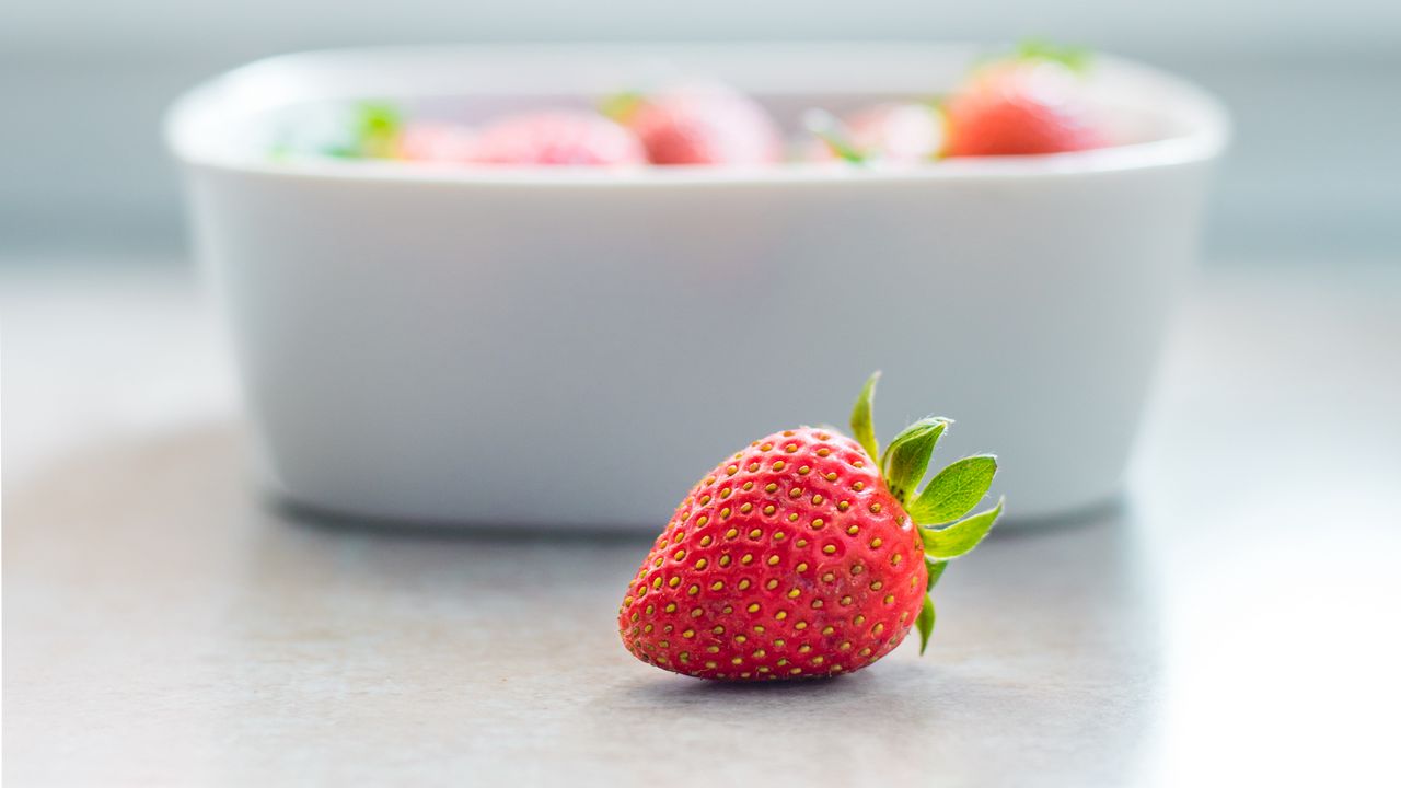 Wallpaper strawberry, berry, blur, food