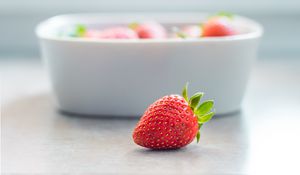 Preview wallpaper strawberry, berry, blur, food