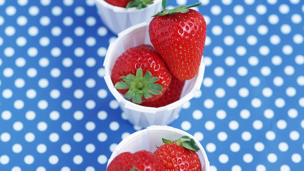 Wallpaper strawberry, berry, bowls