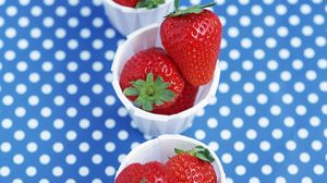 Preview wallpaper strawberry, berry, bowls