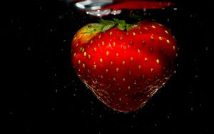 Preview wallpaper strawberry, berry, closeup, water