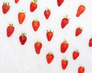 Preview wallpaper strawberry, berry, fruit, background, white