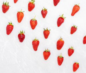 Preview wallpaper strawberry, berry, fruit, background, white