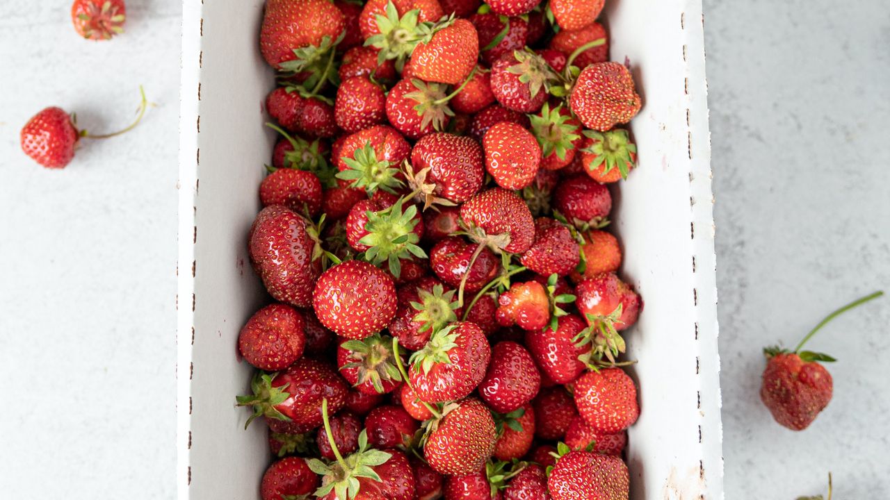 Wallpaper strawberry, berry, fruit, box