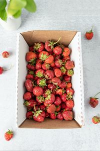 Preview wallpaper strawberry, berry, fruit, box