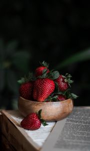 Preview wallpaper strawberry, berry, fruit, dish, newspaper