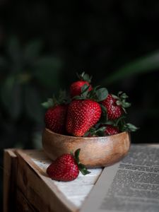 Preview wallpaper strawberry, berry, fruit, dish, newspaper