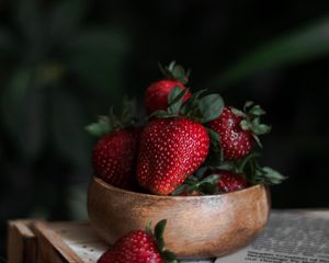 Preview wallpaper strawberry, berry, fruit, dish, newspaper