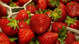 Preview wallpaper strawberry, berry, fruit, red, basket
