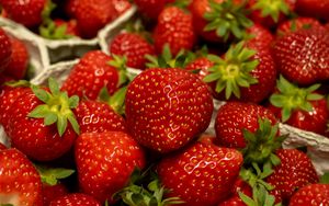 Preview wallpaper strawberry, berry, fruit, red, basket