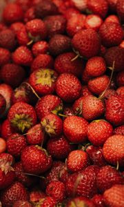 Preview wallpaper strawberry, berry, fruit, macro, близко