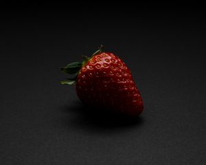 Preview wallpaper strawberry, berry, fruit, shadow, red