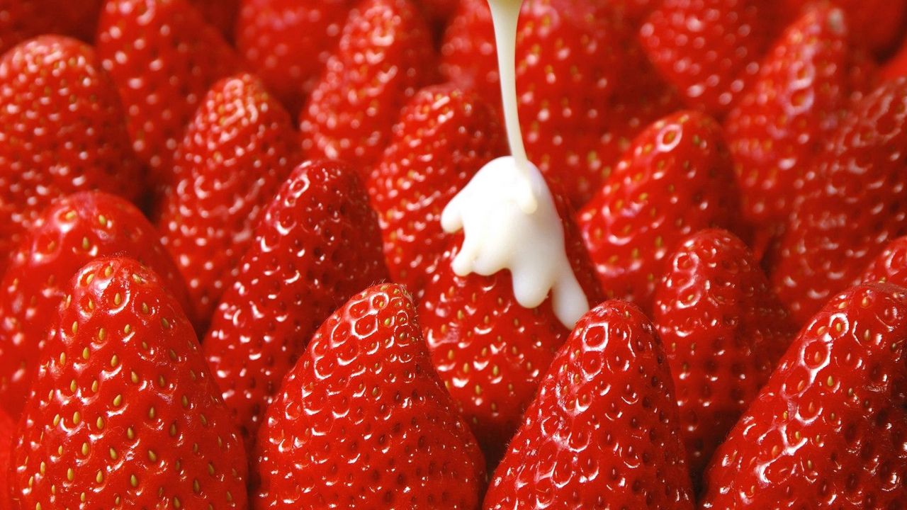 Wallpaper strawberry, berry, glaze, red, white