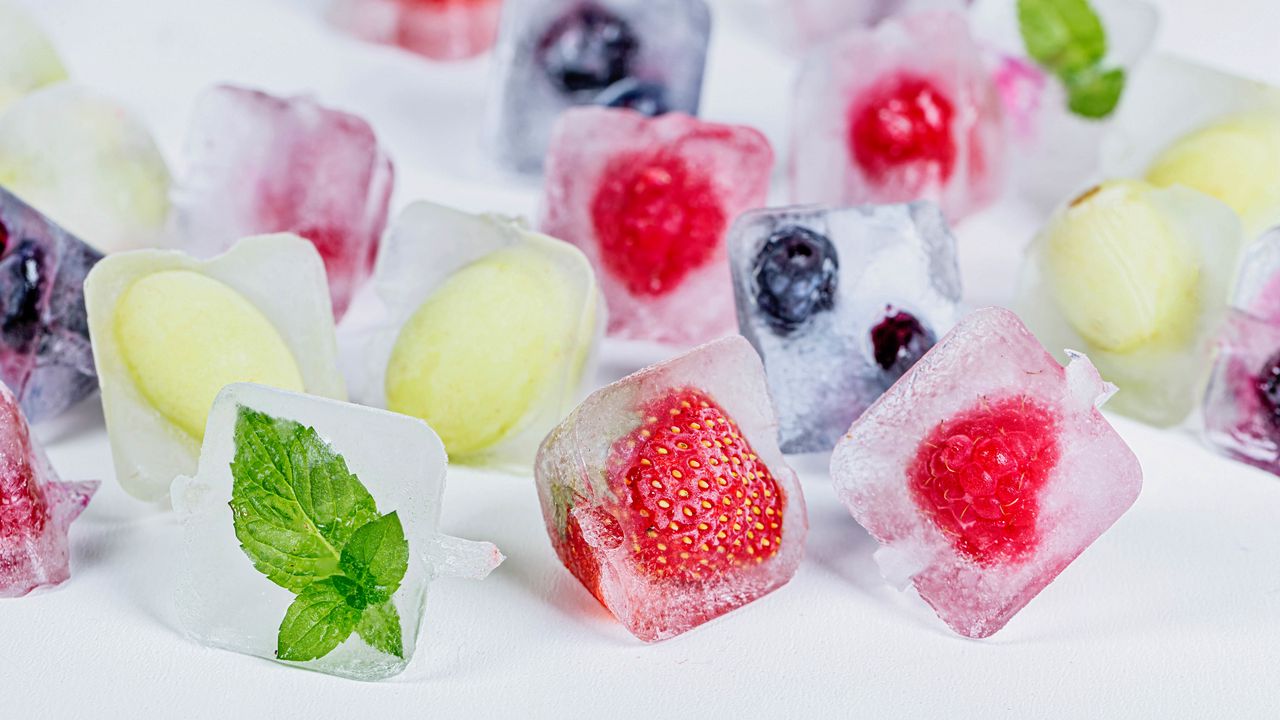 Wallpaper strawberry, berry, ice, fruit