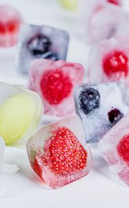 Preview wallpaper strawberry, berry, ice, fruit