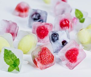 Preview wallpaper strawberry, berry, ice, fruit