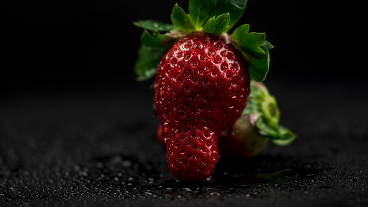 Wallpaper strawberry, berry, light, close-up
