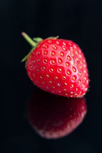 Preview wallpaper strawberry, berry, macro, red, black