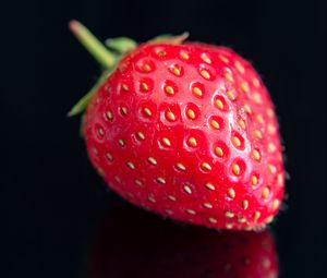Preview wallpaper strawberry, berry, macro, red, black