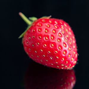 Preview wallpaper strawberry, berry, macro, red, black