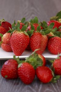 Preview wallpaper strawberry, berry, plate, ripe