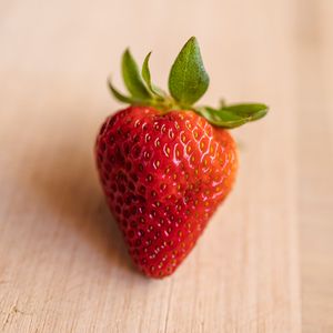 Preview wallpaper strawberry, berry, red, macro