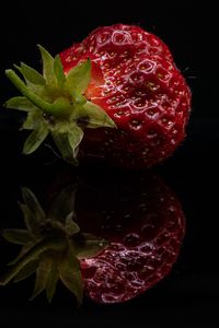 Preview wallpaper strawberry, berry, reflection, darkness, macro