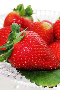 Preview wallpaper strawberry, berry, ripe, bowl