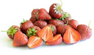 Preview wallpaper strawberry, berry, ripe, juicy