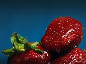 Preview wallpaper strawberry, berry, ripe, juicy