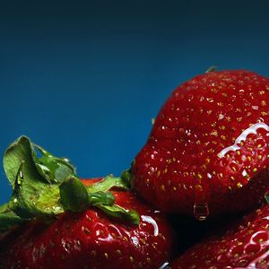 Preview wallpaper strawberry, berry, ripe, juicy