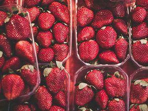 Preview wallpaper strawberry, berry, ripe