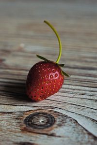 Preview wallpaper strawberry, berry, ripe, wooden table