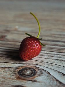 Preview wallpaper strawberry, berry, ripe, wooden table