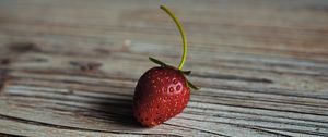 Preview wallpaper strawberry, berry, ripe, wooden table