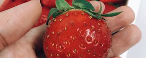 Preview wallpaper strawberry, berry, ripe, hand, red