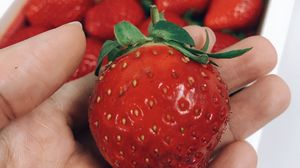 Preview wallpaper strawberry, berry, ripe, hand, red