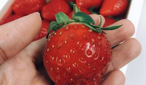 Preview wallpaper strawberry, berry, ripe, hand, red