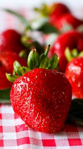 Preview wallpaper strawberry, berry, ripe, juicy, red