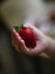 Preview wallpaper strawberry, berry, ripe, hand