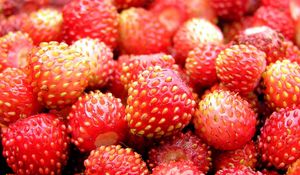 Preview wallpaper strawberry, berry, ripe