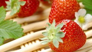 Preview wallpaper strawberry, berry, ripe