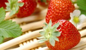 Preview wallpaper strawberry, berry, ripe