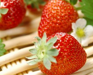 Preview wallpaper strawberry, berry, ripe