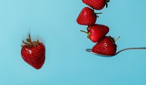 Preview wallpaper strawberry, berry, spoon, blue