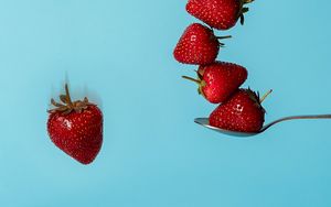 Preview wallpaper strawberry, berry, spoon, blue