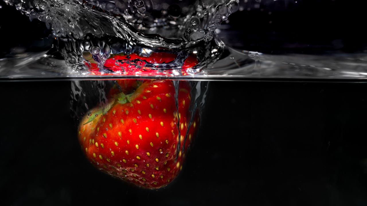 Wallpaper strawberry, berry, spray, close-up