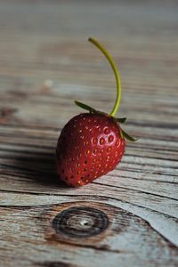 Preview wallpaper strawberry, berry, surface, wooden