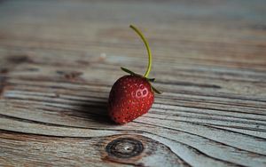 Preview wallpaper strawberry, berry, surface, wooden