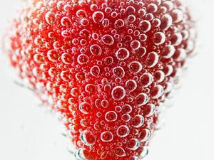 Preview wallpaper strawberry, berry, water, bubbles, macro